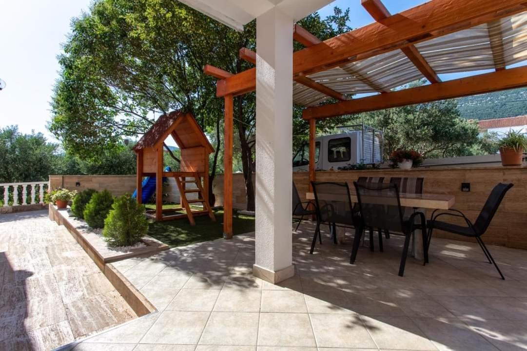 Villa Apartments Brecic 2 Kaštela Exterior foto